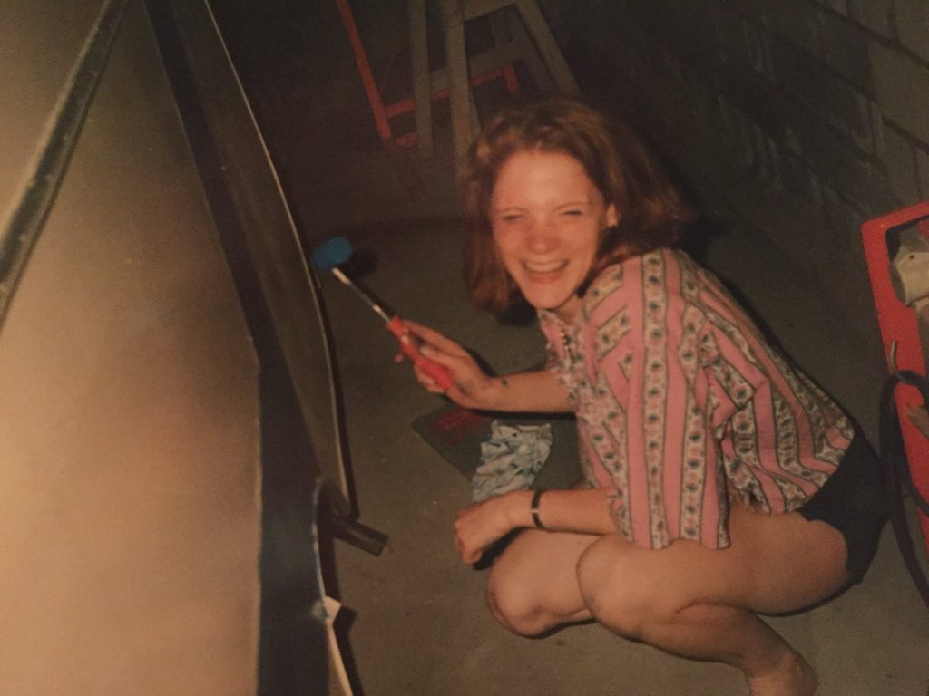 Foto von 1990, anstreichen des Wohnwagens